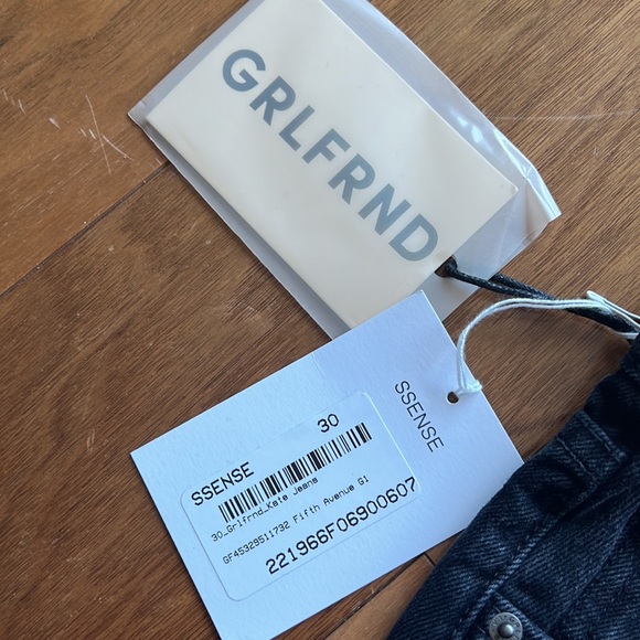 Black denim GRLFRND jean. “The Kate” jeans with rips at the knees. Size 30 - Picture 4 of 11